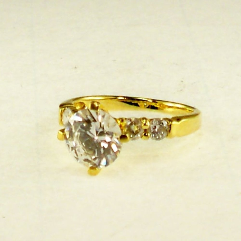 New Round Cut Cubic Zirconias Gold Ring